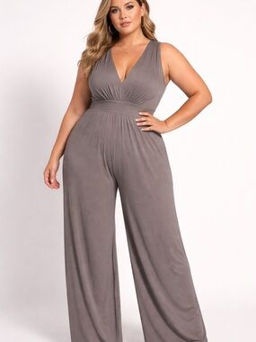 Boohoo Plus-Size Gray V-Neck Wide-Leg Jumpsuit